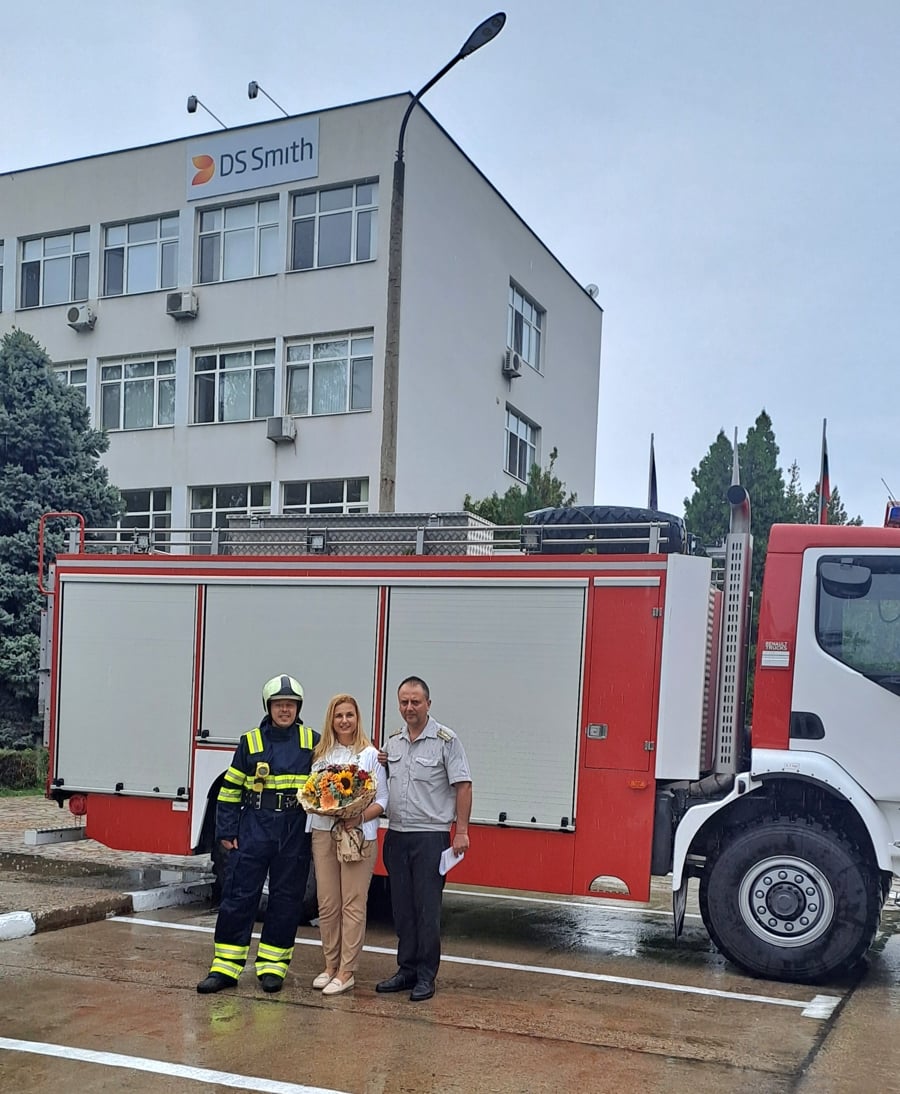 Zvezdelina Lacheva meets local Firefighters